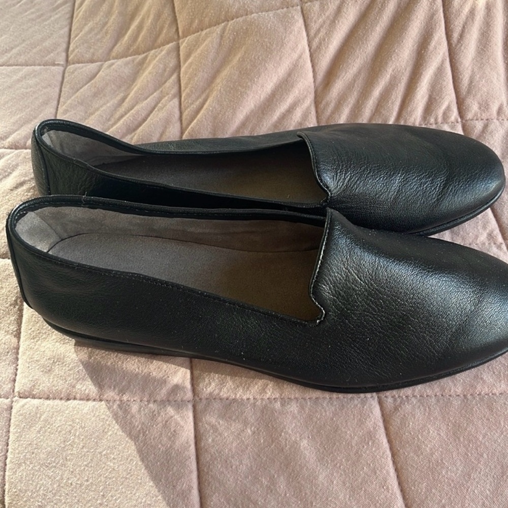 AEROSOLES Black Leather Flats - Picture 2 of 6